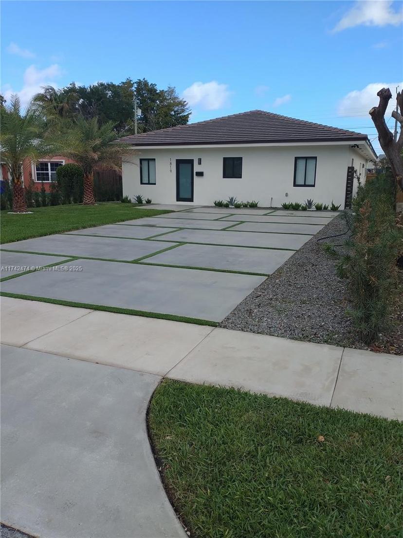 Picture of 1819 NE 182Nd St, North Miami Beach FL 33162