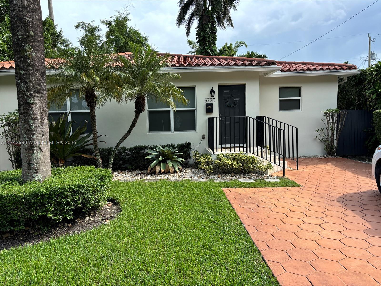 Picture of 5720 SW 54 Te, Miami, FL 33155