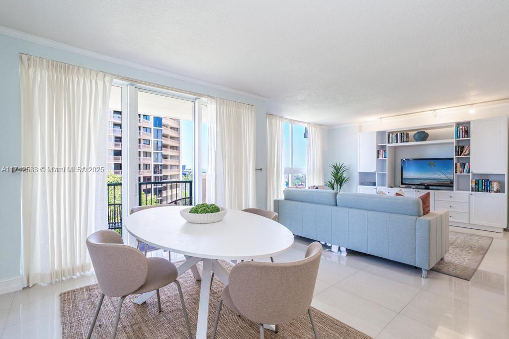 Picture of 2951 S Bayshore Dr, Miami, FL 33133