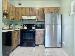 Picture of 9925 NW 68Th Pl # 208, Tamarac, FL 33321