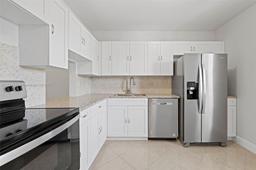 Picture of 130 Lake Meryl Dr # 228, West Palm Beach, FL 33411