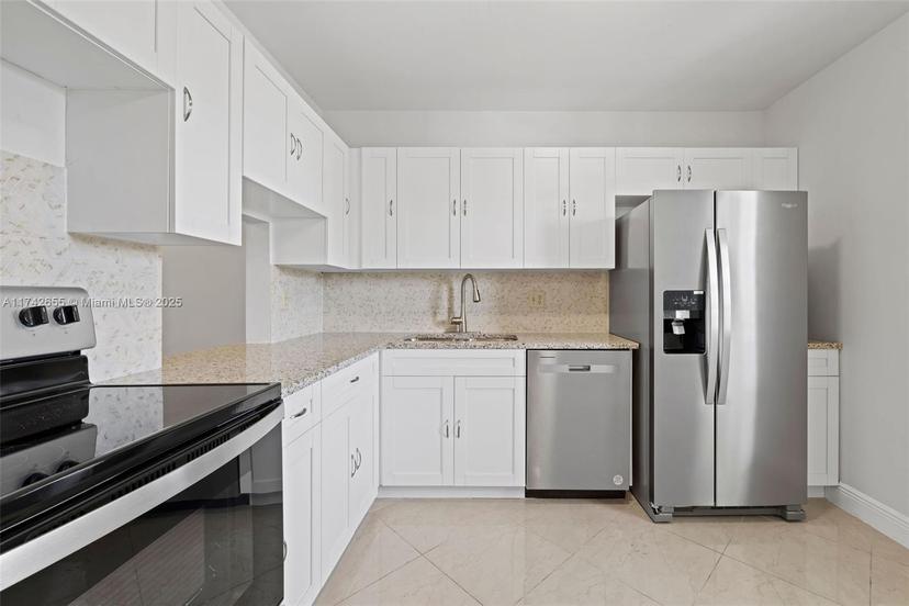 Picture of 130 Lake Meryl Dr # 228, West Palm Beach FL 33411