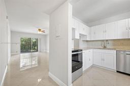 Picture of 130 Lake Meryl Dr # 228, West Palm Beach, FL 33411