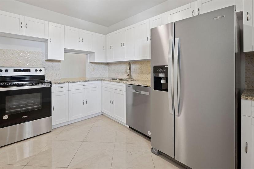 Picture of 130 Lake Meryl Dr # 228, West Palm Beach FL 33411