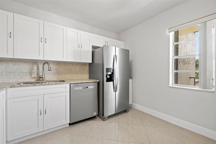 Picture of 130 Lake Meryl Dr # 228, West Palm Beach FL 33411