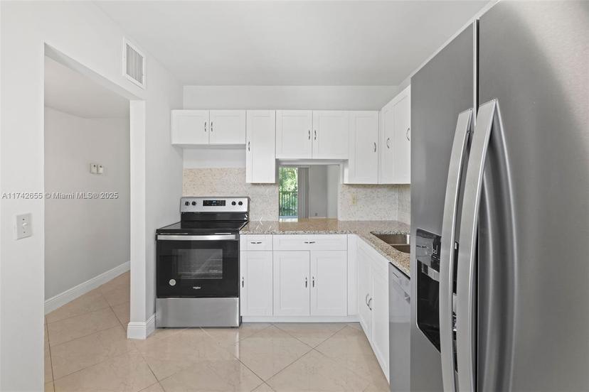 Picture of 130 Lake Meryl Dr # 228, West Palm Beach FL 33411