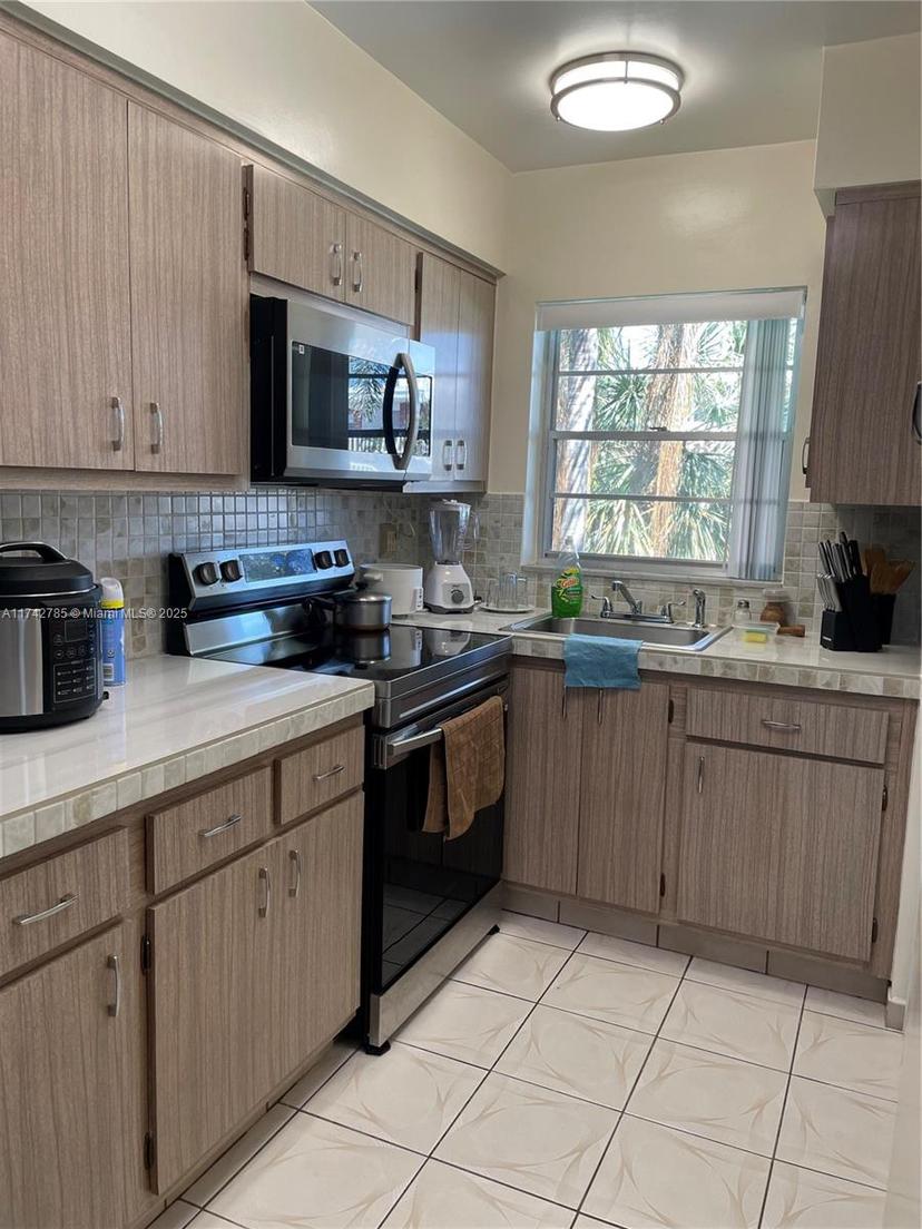 Picture of 181 NE 14Th Ave # 23B, Hallandale Beach FL 33009