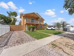 Picture of 911 E 14Th Pl, Hialeah, FL 33010