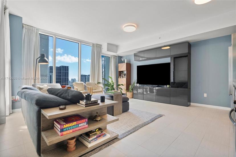 Picture of 1040 Biscayne Blvd # 3908, Miami FL 33132