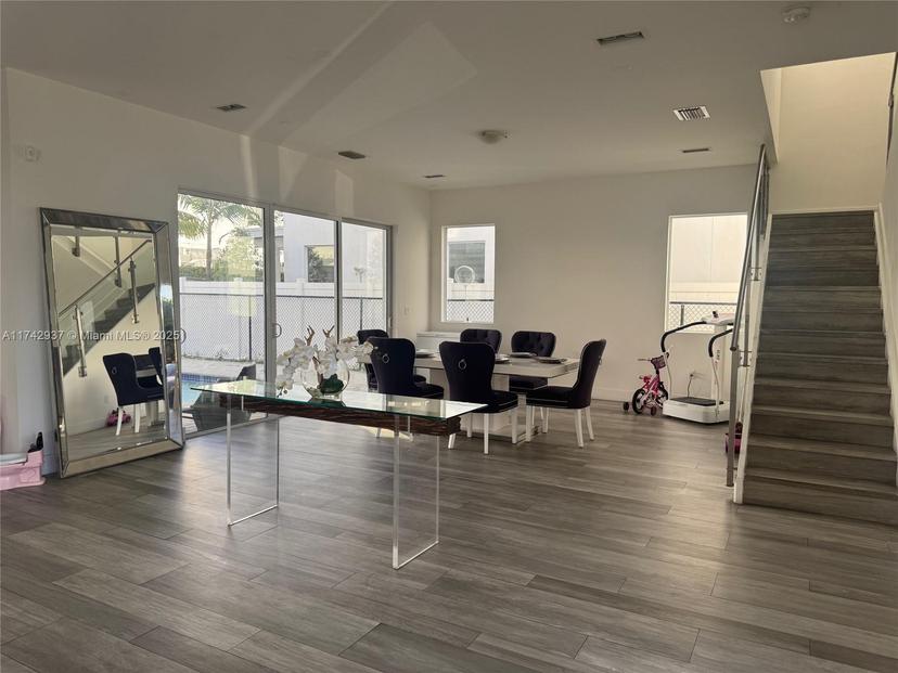 Picture of 7525 NW 101St Pl, Doral FL 33178