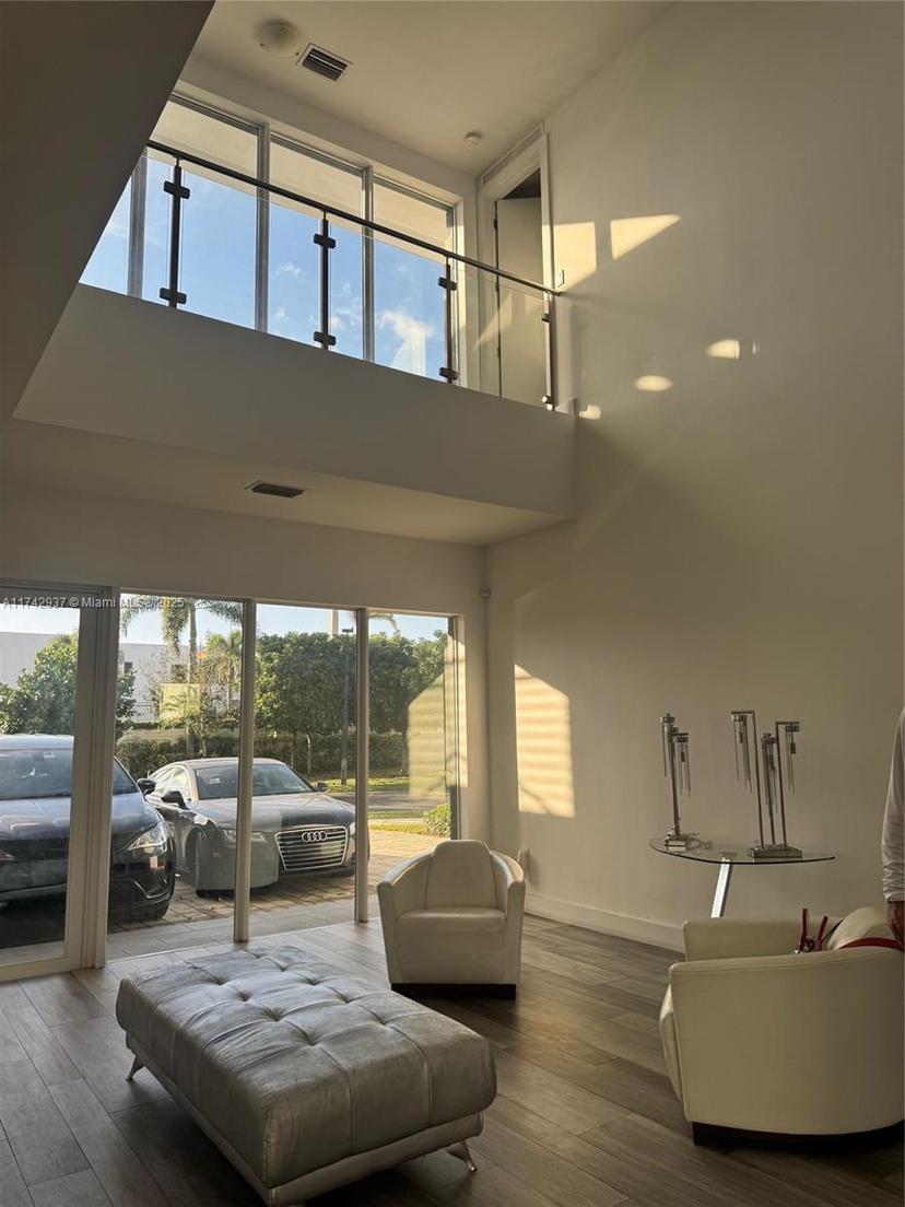 Picture of 7525 NW 101St Pl, Doral FL 33178