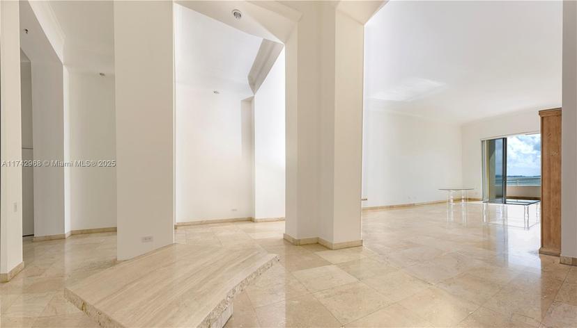 Picture of 808 Brickell Key Dr # 404, Miami FL 33131