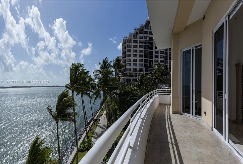 Picture of 808 Brickell Key Dr # 404, Miami FL 33131