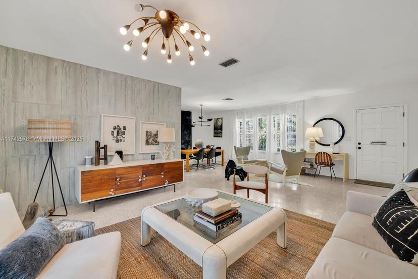 Picture of 700 NE 155Th St, Miami FL 33162
