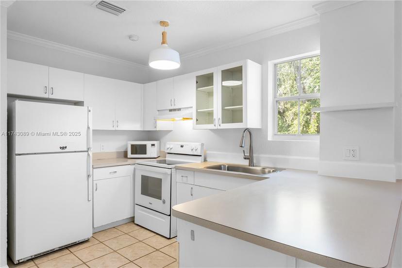 Picture of 2850 Coconut Ave # 14, Miami FL 33133