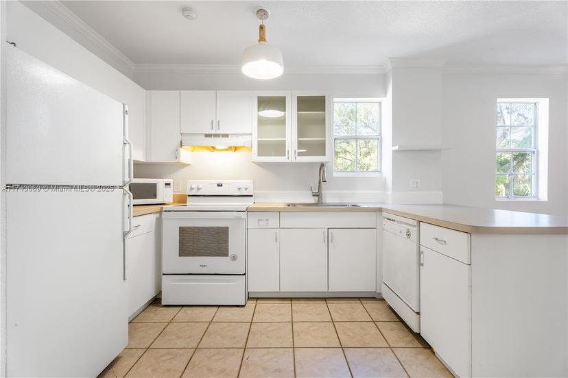 Picture of 2850 Coconut Ave # 14, Miami FL 33133