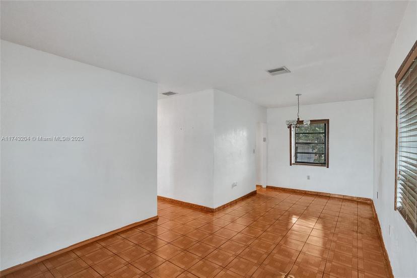 Picture of 660 E 8Th Ln, Hialeah FL 33010