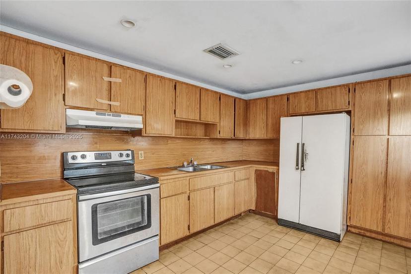 Picture of 660 E 8Th Ln, Hialeah FL 33010