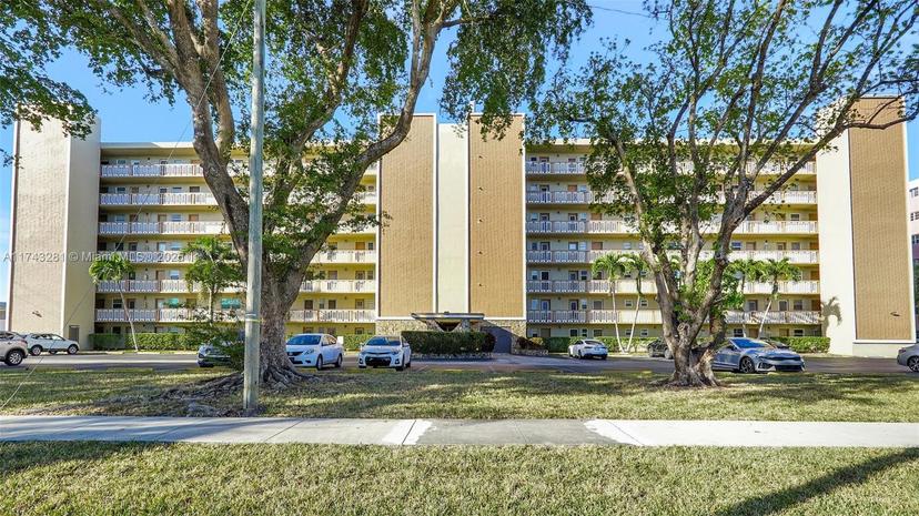 Picture of 900 NE 12Th Ave # 206, Hallandale Beach FL 33009
