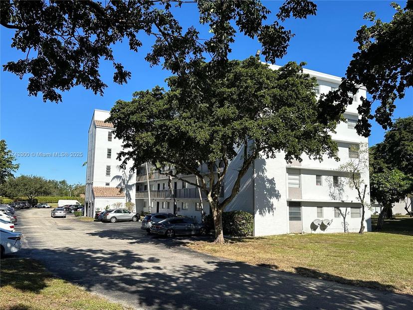 Picture of 8750 N Sherman Cir # 102, Miramar FL 33025