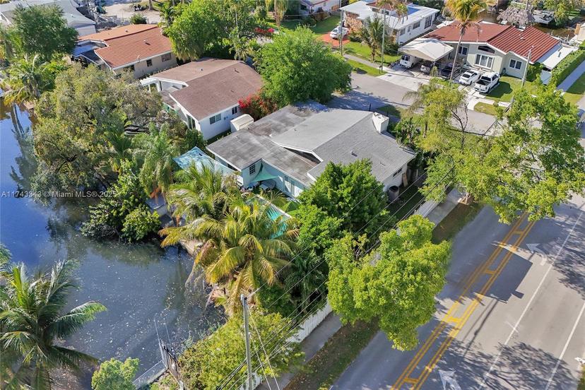 Picture of 2590 NE 200Th, Miami FL 33180