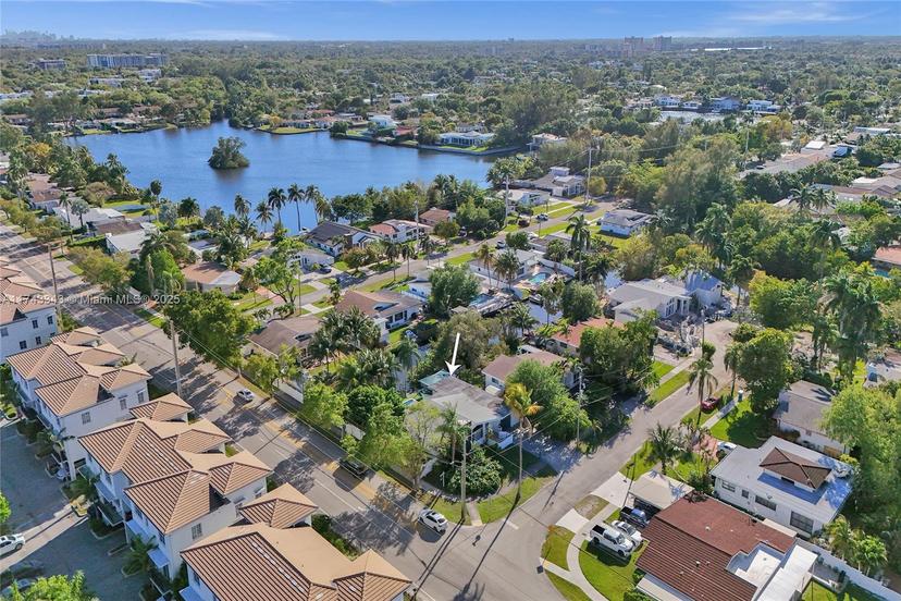 Picture of 2590 NE 200Th, Miami FL 33180