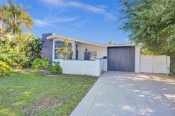 Picture of 2590 NE 200Th, Miami, FL 33180