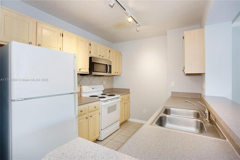 Picture of 2665 SW 37Th Ave # 610, Miami FL 33133