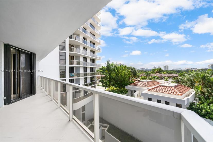 Picture of 20281 E Country Club Dr # 403, Aventura FL 33180