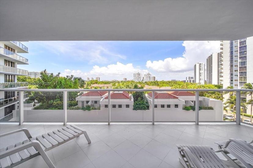 Picture of 20281 E Country Club Dr # 403, Aventura FL 33180