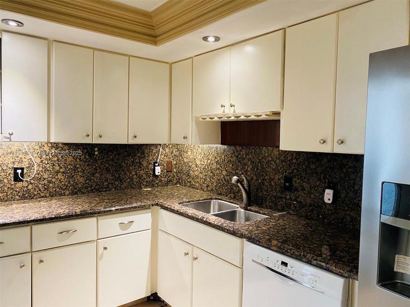 Picture of 1351 NE Miami Gardens Dr # 1403E, Miami FL 33179