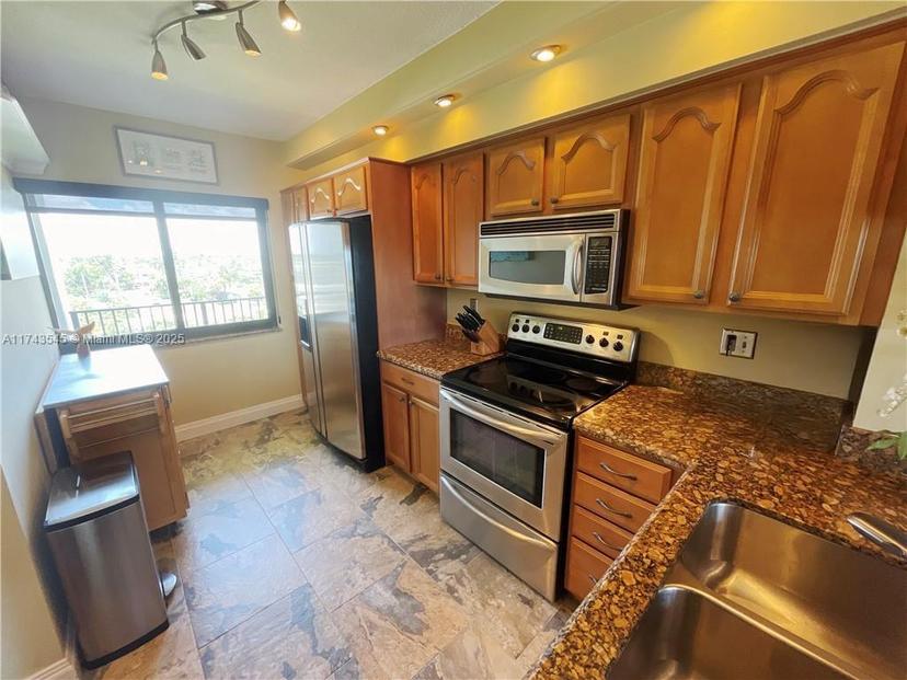 Picture of 2300 NE 33Rd Ave # 606, Fort Lauderdale FL 33305