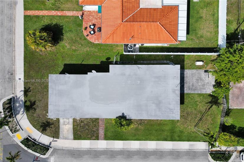 Picture of 1701 S Treasure Dr, North Bay Village FL 33141