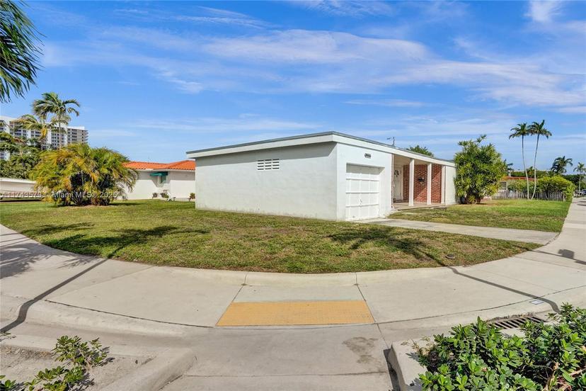 Picture of 1701 S Treasure Dr, North Bay Village FL 33141