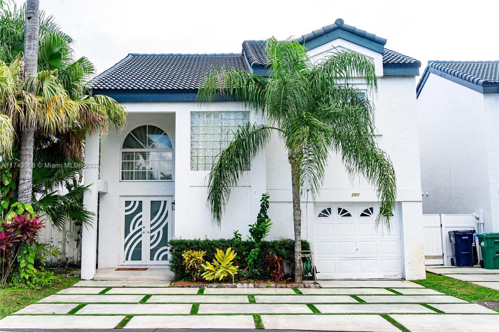 Picture of 220 NE 211Th St, Miami, FL 33179