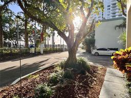 Picture of 3007 NE 183Rd Ln # 7, Aventura, FL 33160