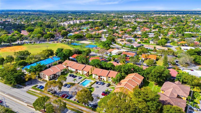 Picture of 2576 Riverside Dr # 415, Coral Springs FL 33065