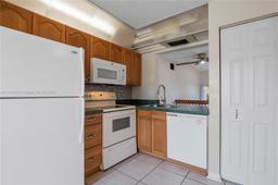 Picture of 2576 Riverside Dr # 415, Coral Springs, FL 33065