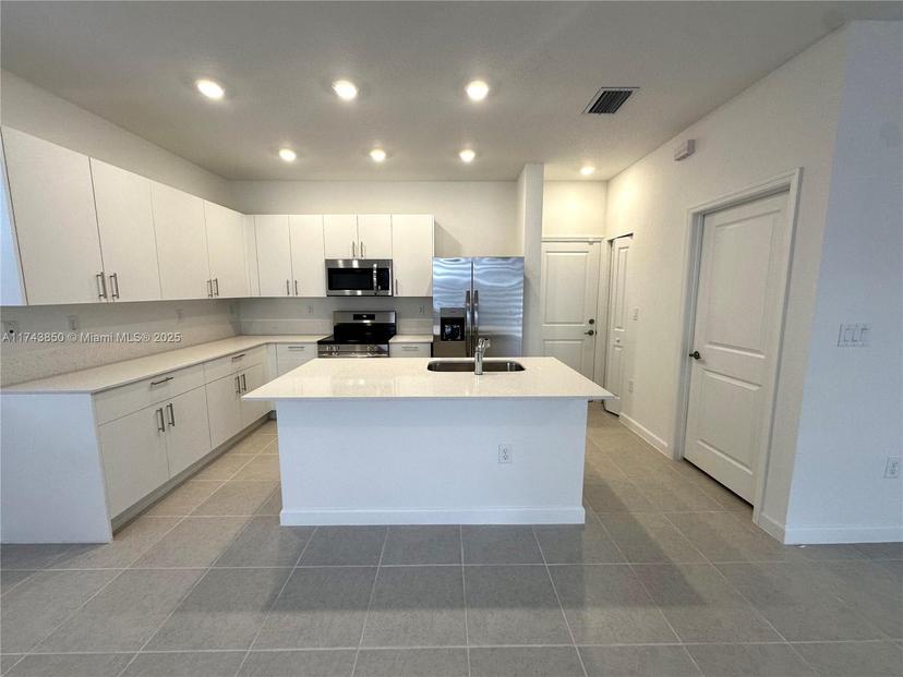Picture of 2414 SE 24 Ave, Homestead FL 33035