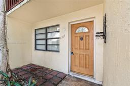 Picture of 2301 W 66Th Pl # 304, Hialeah, FL 33016