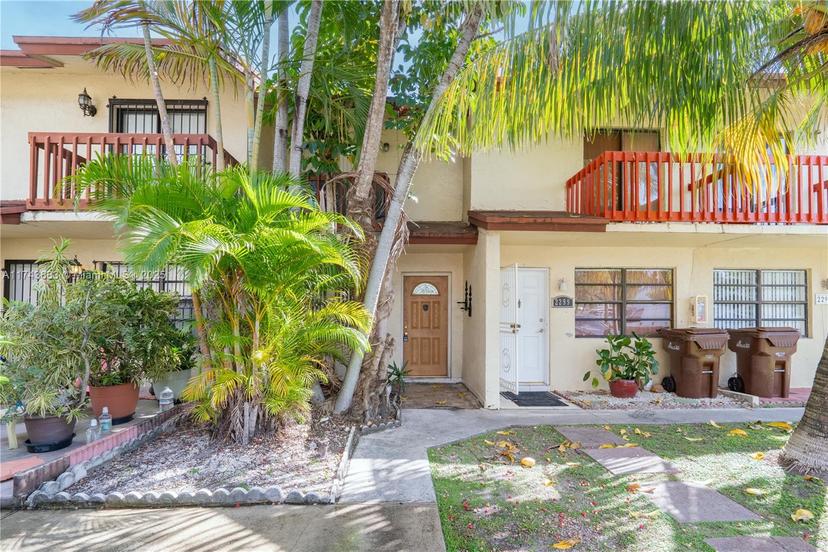 Picture of 2301 W 66Th Pl # 304, Hialeah FL 33016