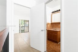 Picture of 2301 W 66Th Pl # 304, Hialeah, FL 33016