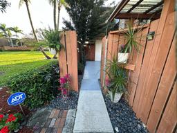 Picture of 9121 SW 19Th Ct # B, Davie, FL 33324
