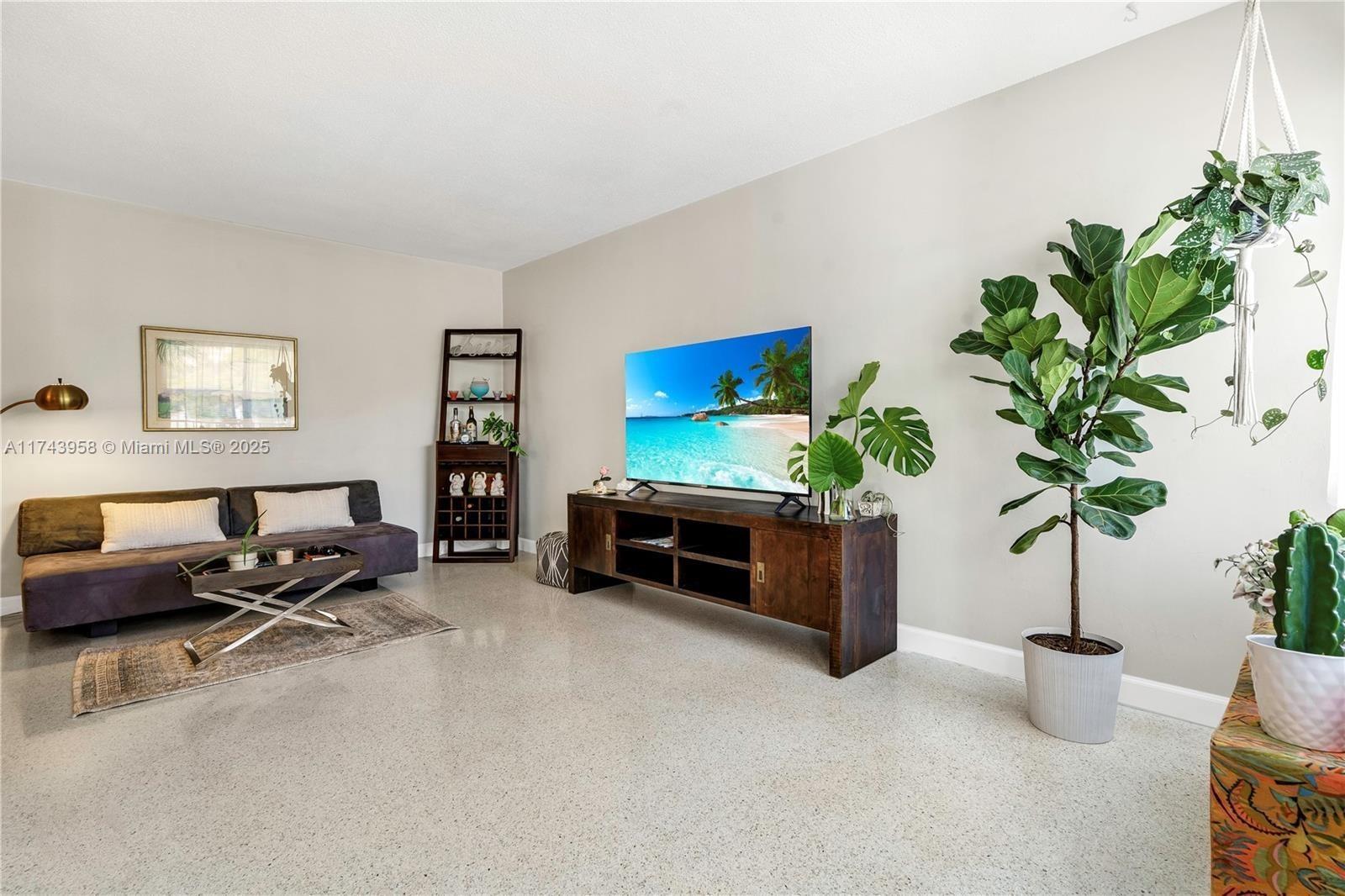 Picture of 3510 Harrison St # 15, Hollywood, FL 33021