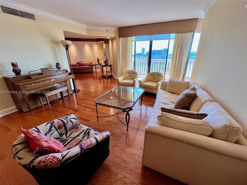 Picture of 1000 W Island Blvd # 803, Aventura FL 33160