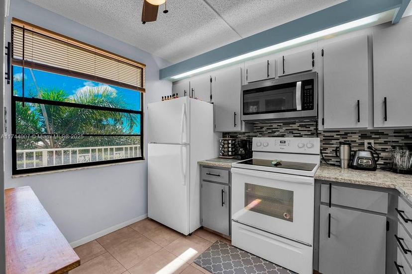 Picture of 6049 Balboa Cir # 302, Boca Raton FL 33433