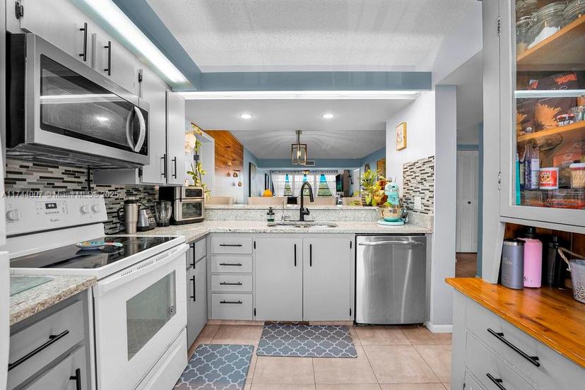 Picture of 6049 Balboa Cir # 302, Boca Raton FL 33433