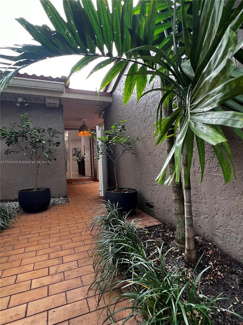 Picture of 109 Heatherbrook Way # 146, Hollywood FL 33021