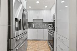 Picture of 3011 W 76Th St # 203, Hialeah, FL 33018