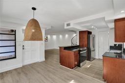 Picture of 2979 Bird Ave # 8, Miami, FL 33133